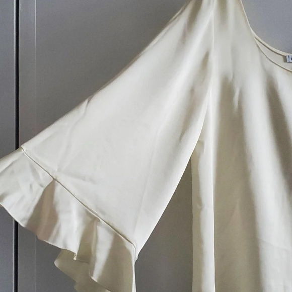 Elizabeth and James Size S cream blouse - Picture 3 of 4